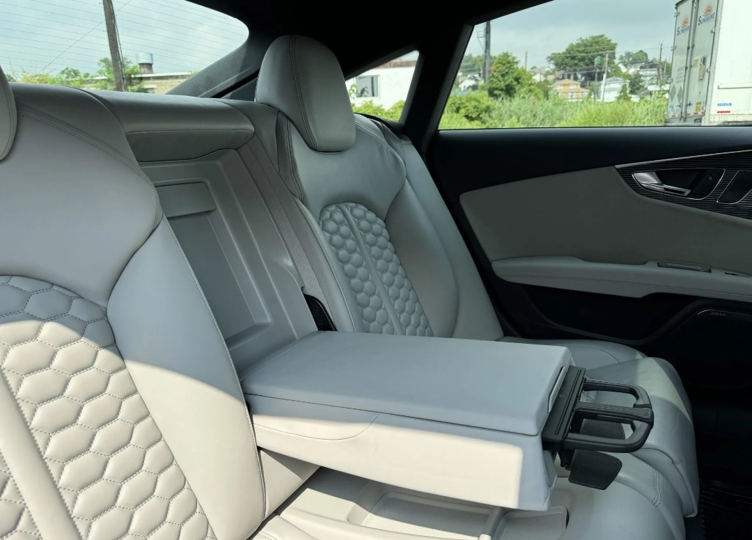 2016 AUDI RS7