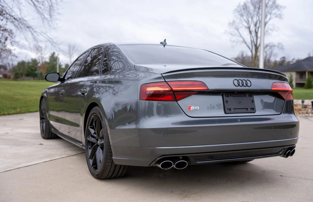 2017 AUDI S8