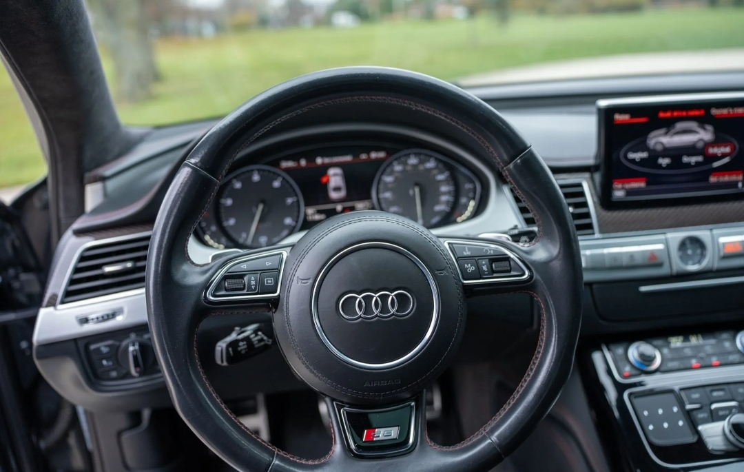 2017 AUDI S8