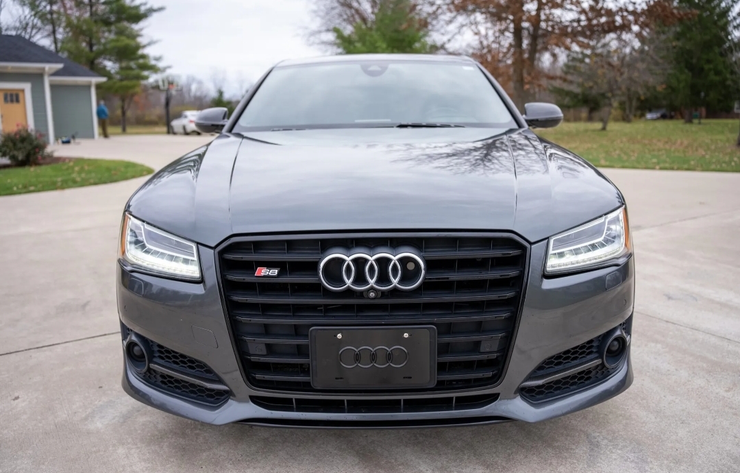 2017 AUDI S8